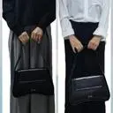 살짝 웨이브지면서 깔끔하게  떨어지는 디자인이 넘 독특