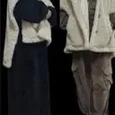 충분히 크고 옆에 여맬수있어서 외투나 두꺼운 옷위에도 