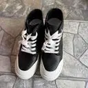 블랙.아이보리.화이트세가지색상구매후
신고다니다가 지인이