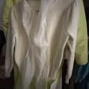 여성스럽고 우아해요. 코트안에 입으면 예쁠거 같습니다.