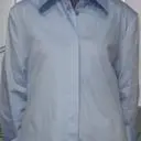 셔츠에 힘이 있어서 흐트러짐 없이 각 잡힌 느낌 그대로