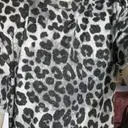 여유있는 사이즈에 엄청 크고 두꺼운 어깨패드가 들어가 