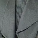 케이프 자켓 따로 입을 수 있어서 좋아요
금장 단추도 