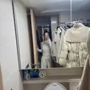 깔별로 구매해서 잘입고 있어요 목 뒤트임이 답답하지않아