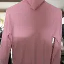 파스텔 핑크에 레드한방울 떨어뜨린 느낌의. 핑크색상이 