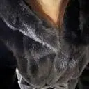 편하게 잘 입을 수 있어요. 
후드 달린 퍼 기다리고 