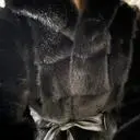 편하게 잘 입을 수 있어요. 
후드 달린 퍼 기다리고 