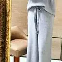 소재텍스쳐 넘 조아요.
까끌거림없고,무난한 디쟈인이라 