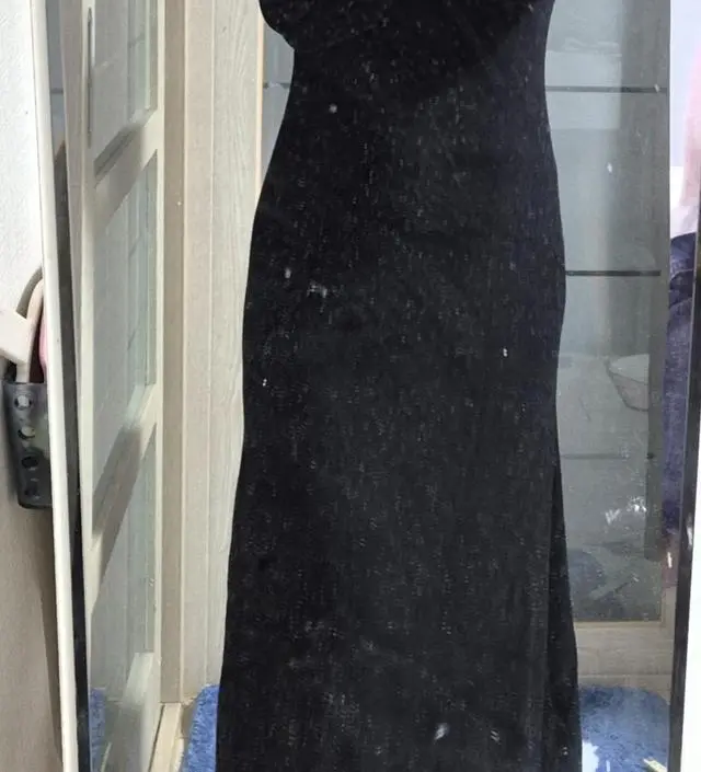 원피스 원단이 일단 많이 안 뚜꺼워 맘에 들구요..원단 끝부분에 목, 소매, 밑단 물결 