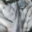 퍼 케이프랑 코디해서 입으니 넘 여성스럽궂예쁘네요 다른