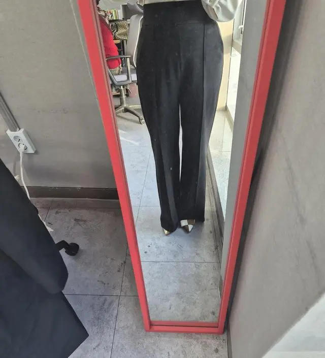 스커트나 원피스를 자주입는데 요즘은 바지가 입고싶더찰라 딱 맘에드는 스타일의 바지