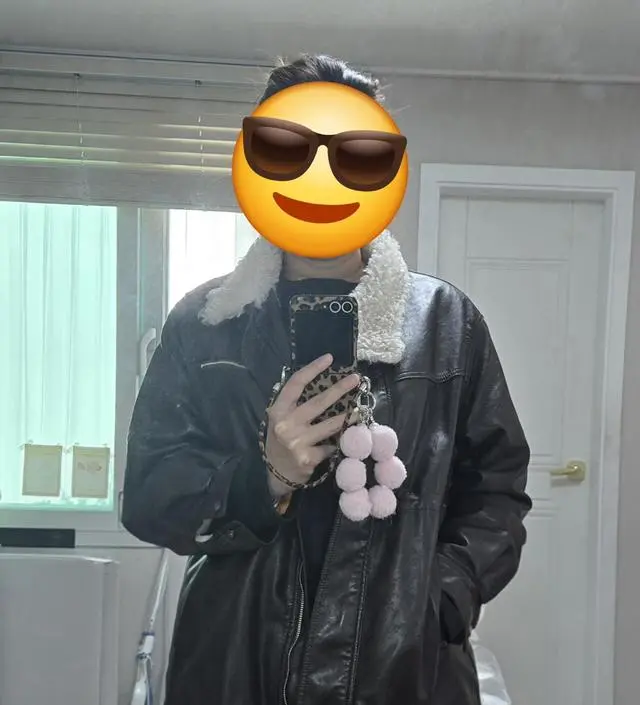 77인데 걍 딱. 맞아요. 가격도 좋고 너무 이쁨. 팔길이가 좀 짧은거가 조금 아쉽지만 무