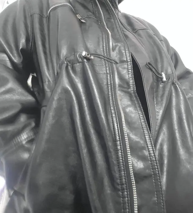 고민하다 블랙으로 구매했어여~ 부들부들하니 입고나가보니 너무 따뜻하더라구여~