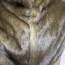 브라운 정말 이쁘고 따뜻해요. 
어떤색 코트위에도 잘 