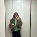 너무 이뿌고 고급스러운 퍼자켓입니다 
첨에 올때 정전기